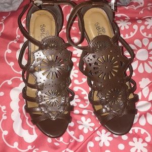 Brown wedges